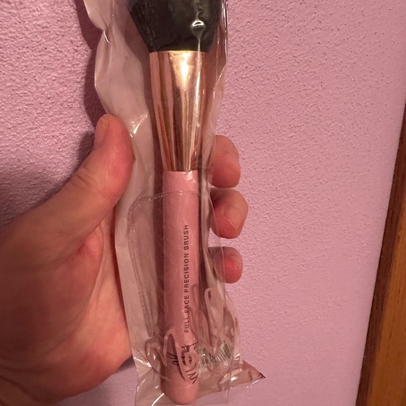 Luxie Pink Full Face Precision Brush ! - Picture 1 of 5